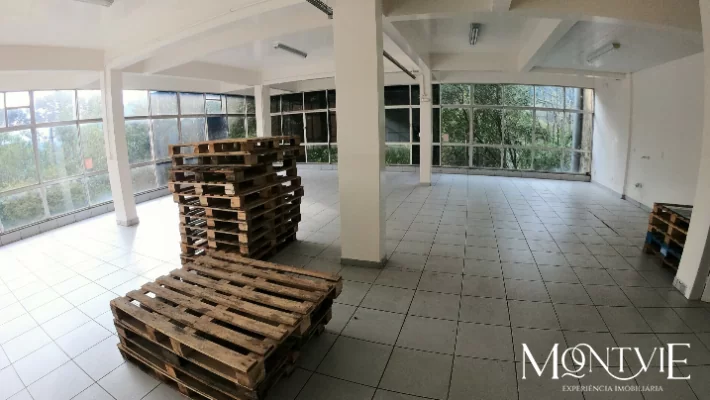 Sala Comercial com amplo estacionamento