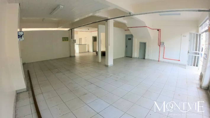 Sala Comercial com amplo estacionamento