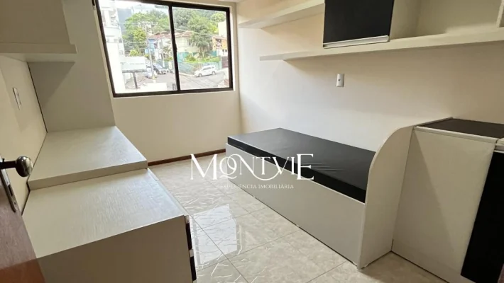 Semi mobiliado